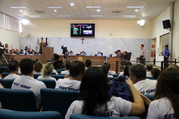 Imagem 1 da notícia: Câmara aprova projeto que assegura matrícula para aluno portador de deficiência locomotora