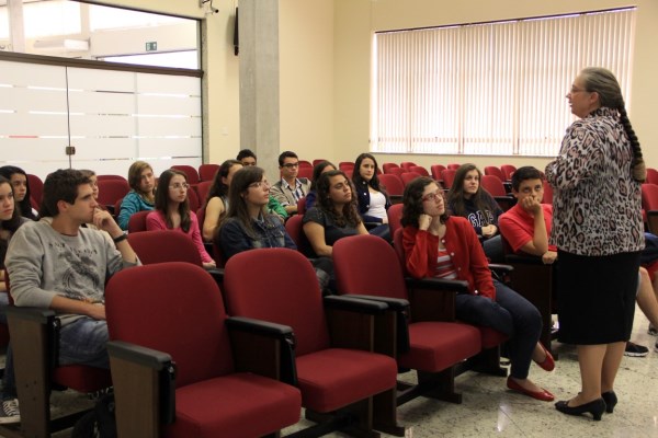 Imagem 1 da notícia: Acadêmicos se preparam para lançar mais uma edição do livro “Escrevo, Logo Existo”