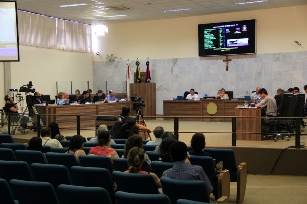 Imagem 1 da notícia: Câmara aprova Projetos e homenageia escola em Sessão Ordinária