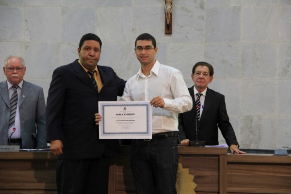 Imagem 1 da notícia: Câmara homenageia tenente pouso-alegrense