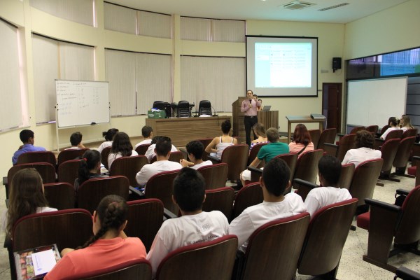 Imagem 1 da notícia: Vereadores Mirins e Jovens têm palestra sobre Direitos Fundamentais