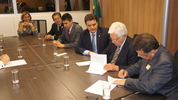 Imagem 3 da notícia: Vereadores participam da homologação do Aeroporto de Cargas de Pouso Alegre