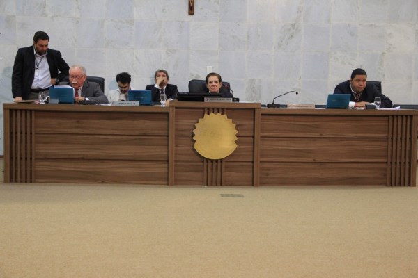 Imagem 1 da notícia: Projeto que regulamenta horário de trabalho de vereadores é aprovado