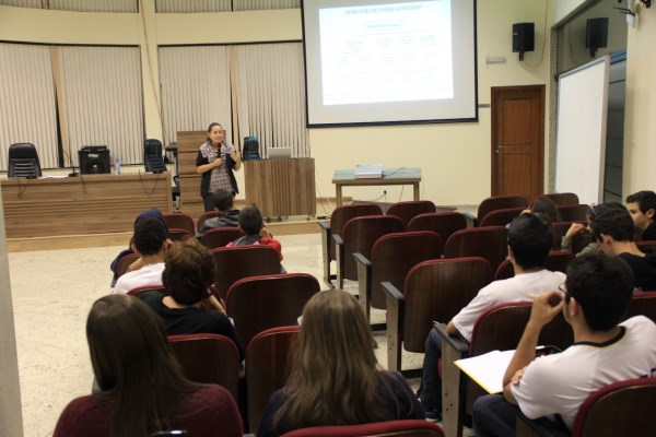 Imagem 1 da notícia: Escola do Legislativo: Estudantes aprendem sobre Poder Judiciário