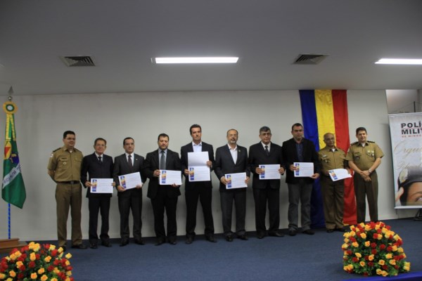 Imagem 1 da notícia: Presidente recebe homenagem da PM