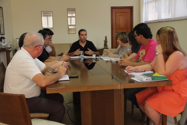 Imagem 1 da notícia: Presidente reúne comissões para dar início aos trabalhos