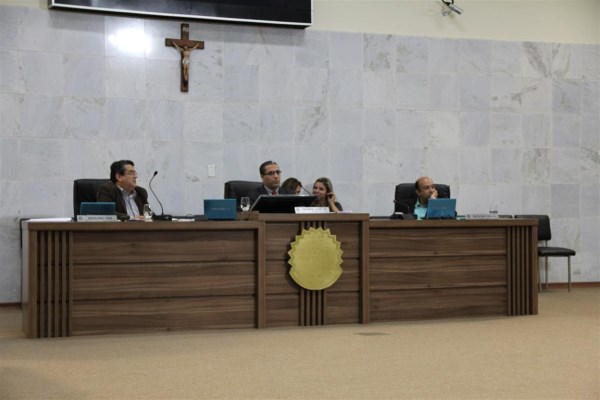 Imagem 1 da notícia: Câmara aprova reajuste dos servidores em votação única