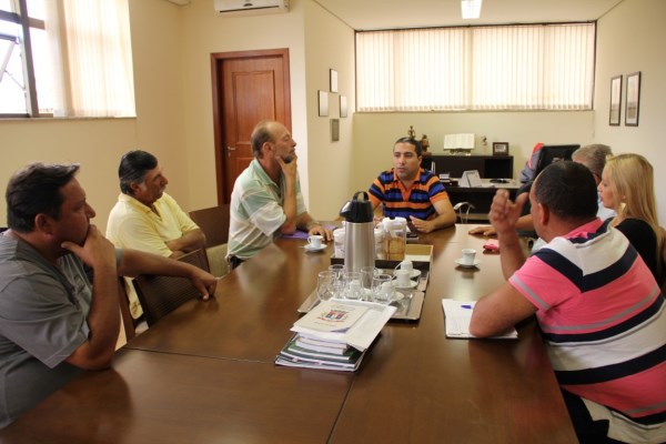 Imagem 1 da notícia: Presidente da Câmara recebe empresas de caçambas