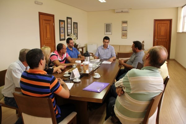 Imagem 2 da notícia: Presidente da Câmara recebe empresas de caçambas