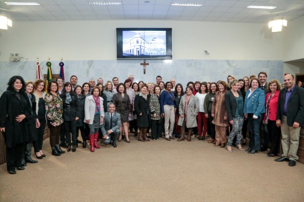 Imagem 1 da notícia: Jubileu de Ouro: Câmara homenageia Colégio Estadual por seus 50 anos