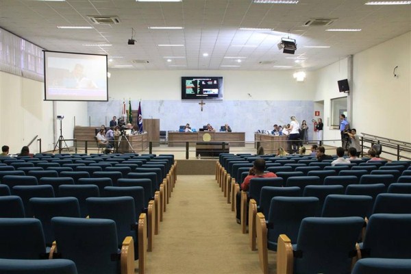 Imagem 1 da notícia: Câmara aprova regulamentação da remoção de veículos abandonados em vias públicas