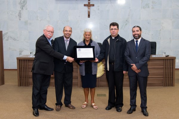 Imagem 1 da notícia: Câmara homenageia Paróquia de Fátima por seus 40 anos