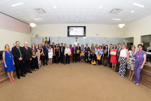 Imagem 1 da notícia: Professores e instituições de ensino são homenageadas com Medalha do Mérito Educacional