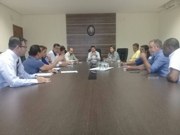 Imagem 1 da notícia: Vereadores se reúnem para discutir projetos e requerimentos