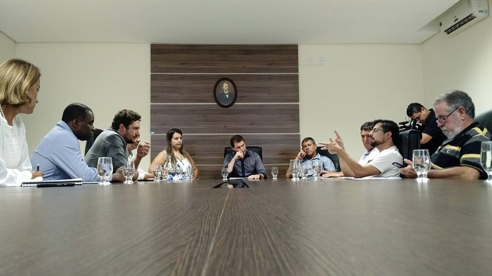 Imagem 1 da notícia: Vereadores se reúnem para discutir projetos da sessão ordinária de hoje