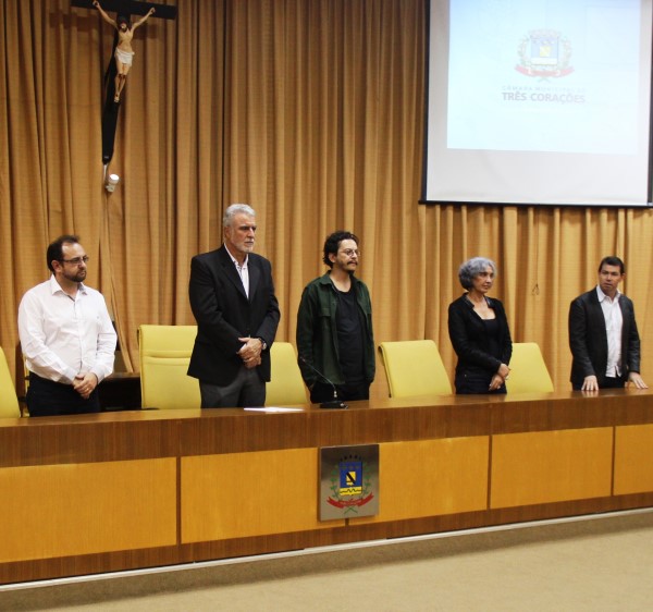 Imagem 1 da notícia: Presidente da Câmara participa de sessão de Lançamento e posse do Parlamento Jovem de Três Corações