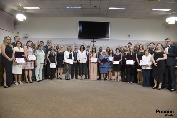 Imagem 1 da notícia: Câmara realiza entrega do Título de Mulher Cidadã 2017