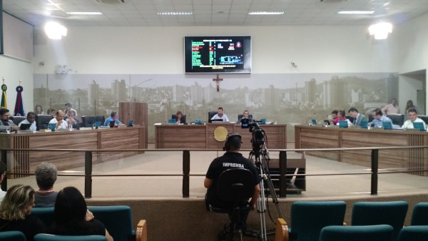 Imagem 1 da notícia: Reajuste de vencimentos dos servidores do magistério e Comissão Especial da Dique II são aprovados