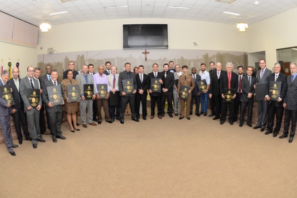 Imagem 1 da notícia: Câmara condecora 17 personalidades com Insígnia Tiradentes