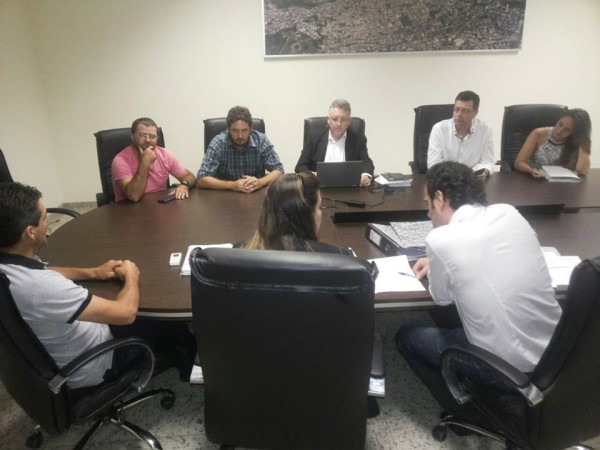 Imagem 1 da notícia: Comissão de Administração Pública e a Comissão de Justiça e Redação se reúnem na Câmara