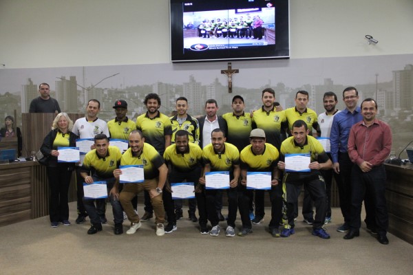 Imagem 1 da notícia: Time de Futsal de Pouso Alegre recebe homenagem na Câmara