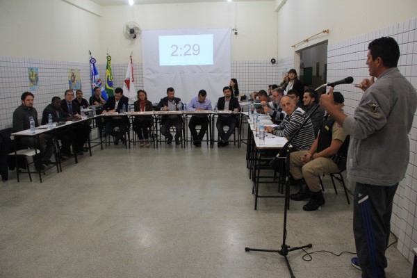 Imagem 1 da notícia: Vereadores recebem reivindicações da região do Faisqueira em Sessão Itinerante