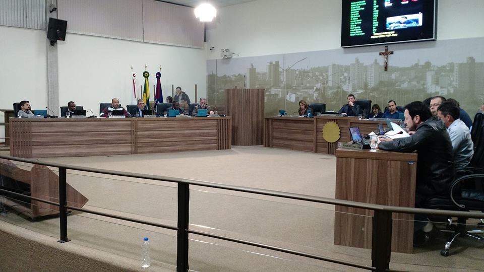 Imagem 1 da notícia: Proibição de celular em aula é aprovada em Pouso Alegre