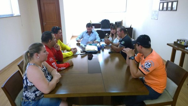 Imagem 1 da notícia: Presidente Adriano da Farmácia recebe reivindicações dos representantes do serviço de moto-entrega