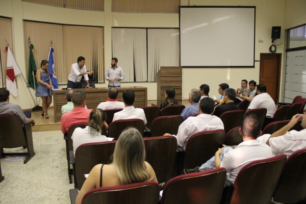 Imagem 1 da notícia: PL que prevê recolhimento de medicamentos vencidos em farmácias é discutido em reunião