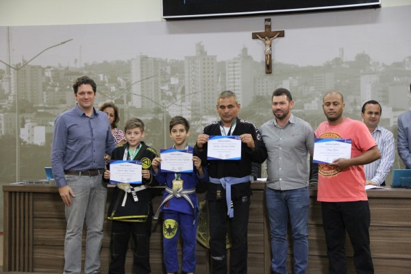 Imagem 1 da notícia: Atletas de Jiu Jitsu são homenageados na Câmara