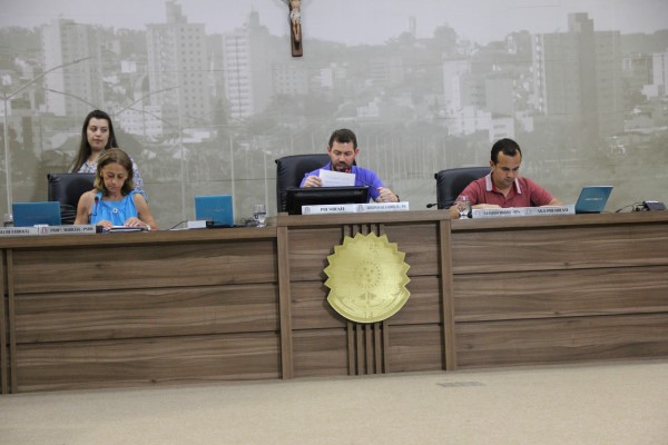 Imagem 1 da notícia: PL 882 é retirado de pauta para vistas e PL 883 é aprovado
