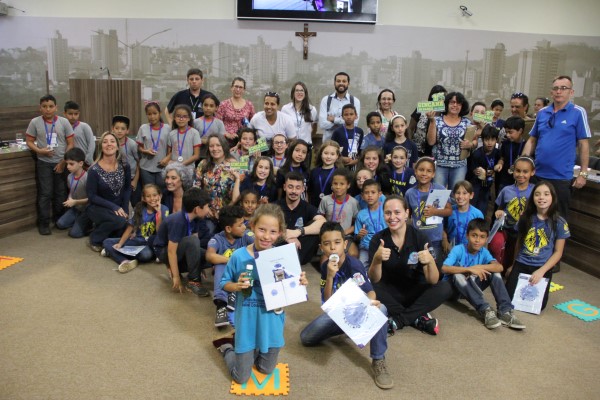 Imagem 1 da notícia: Alunos do Ensino Fundamental dão show de cidadania na Final da Gincana dos Miúdos