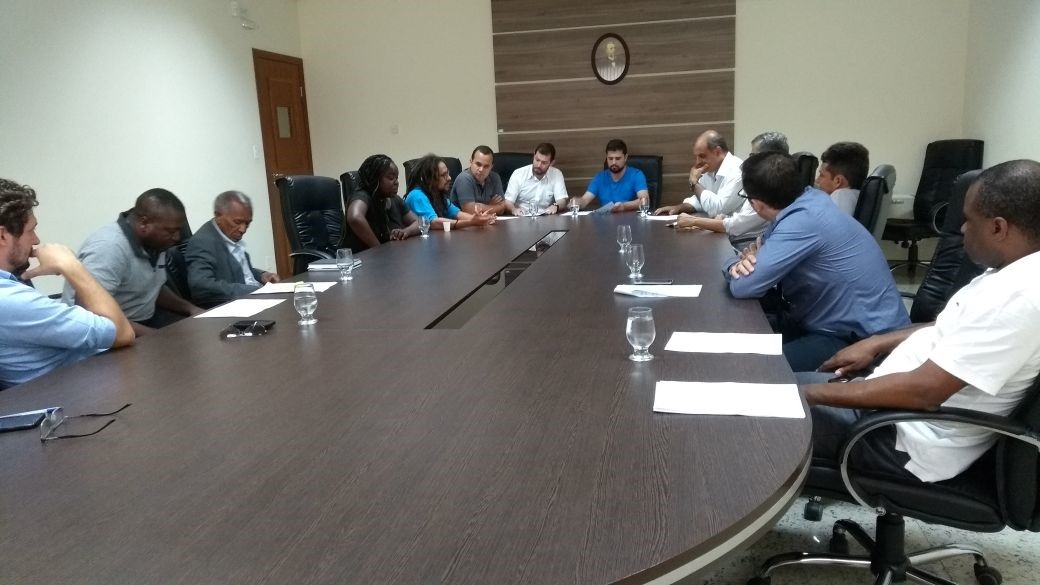 Imagem 1 da notícia: PL que altera data do feriado da consciência negra no município é amplamente discutido em reunião