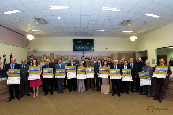 Imagem 1 da notícia: Personalidades são condecoradas com o Título de Cidadão Pouso-alegrense