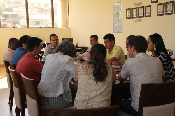 Imagem 1 da notícia: Mesa Diretora se reúne com a equipe da Escola do Legislativo