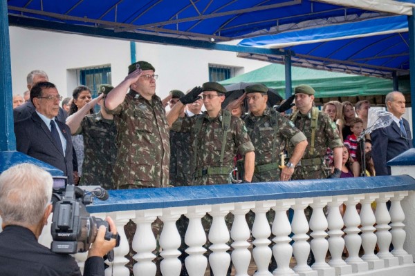 Imagem 1 da notícia: Presidente da Câmara e vereadores participam de solenidade no 14º GAC