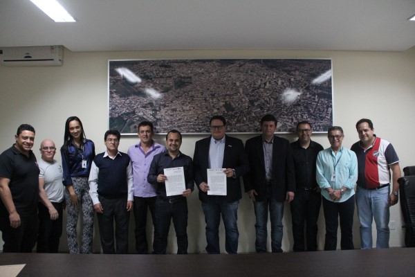 Imagem 1 da notícia: Câmara assina contrato de convênio com Acipa