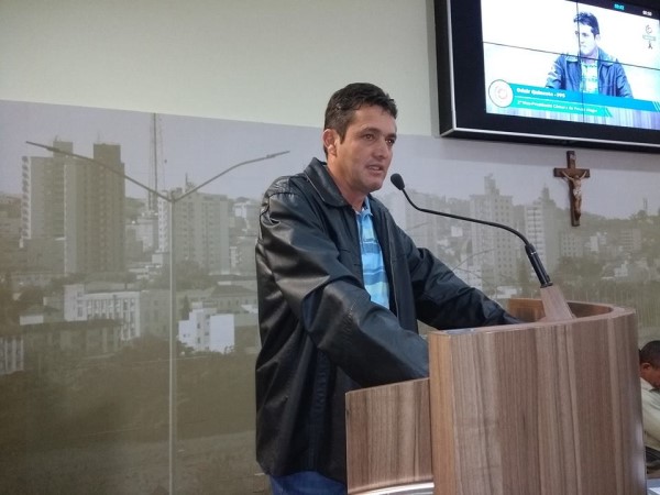 Imagem 1 da notícia: Odair Quincote denomina Rua em homenagem a Miguel Laraia