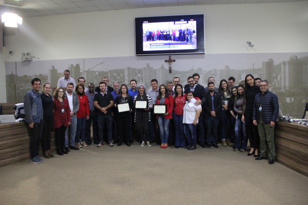 Imagem 1 da notícia: Servidoras são homenageadas por 25 anos de trabalho na Câmara