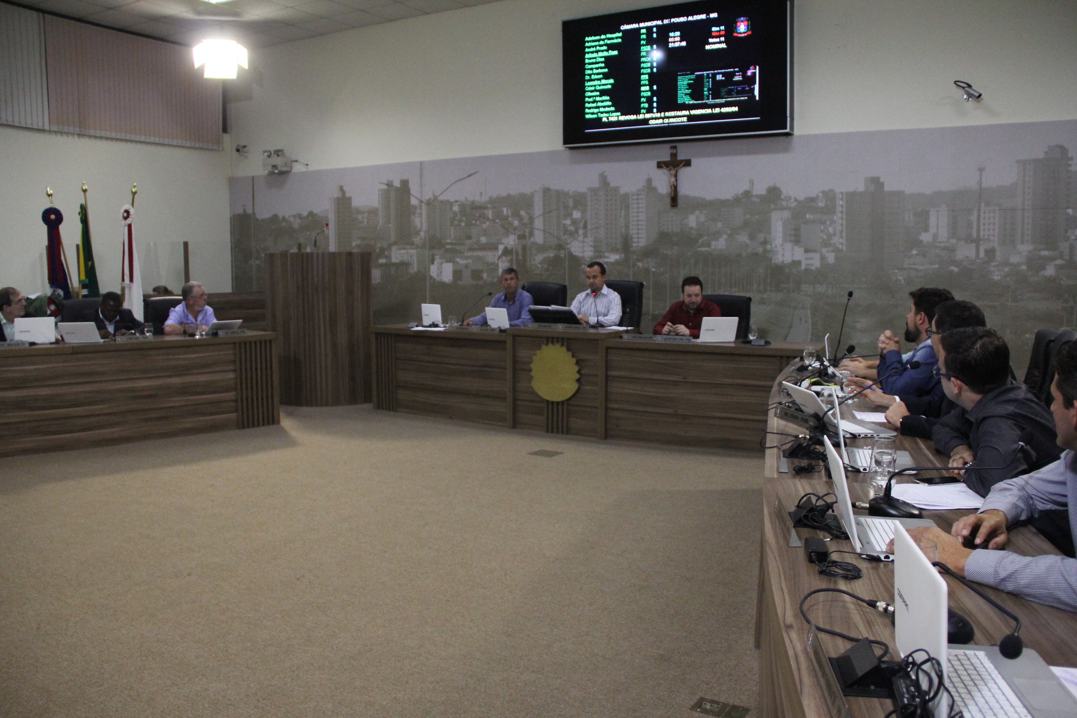 Imagem 4 da notícia: Vereadora Mariléia homenageia jovem escritora