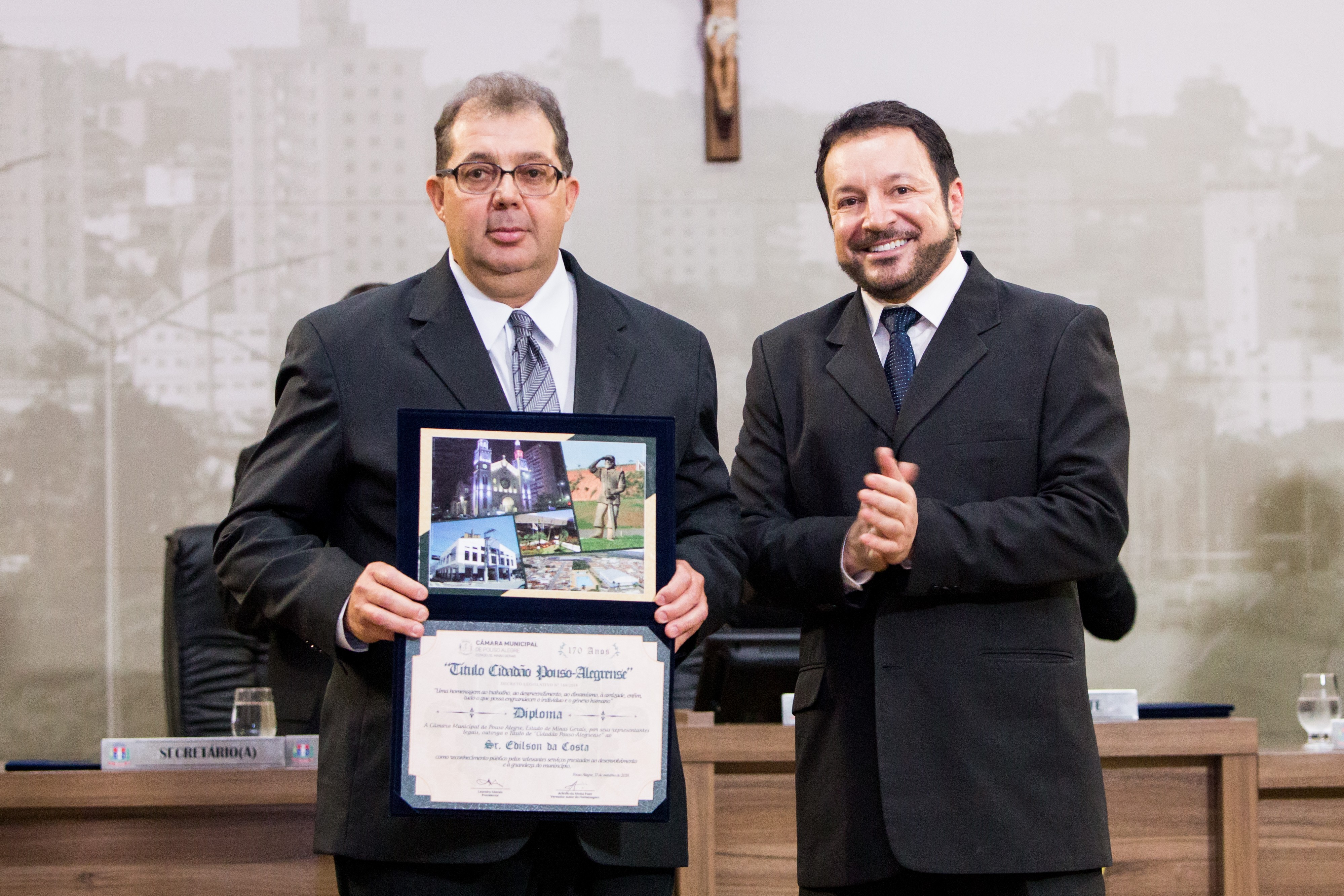 Imagem 8 da notícia: Sessão especial do Título de Cidadão condecora 18 personalidades e lança selo comemorativo dos 10 anos da Escola do Legislativo
