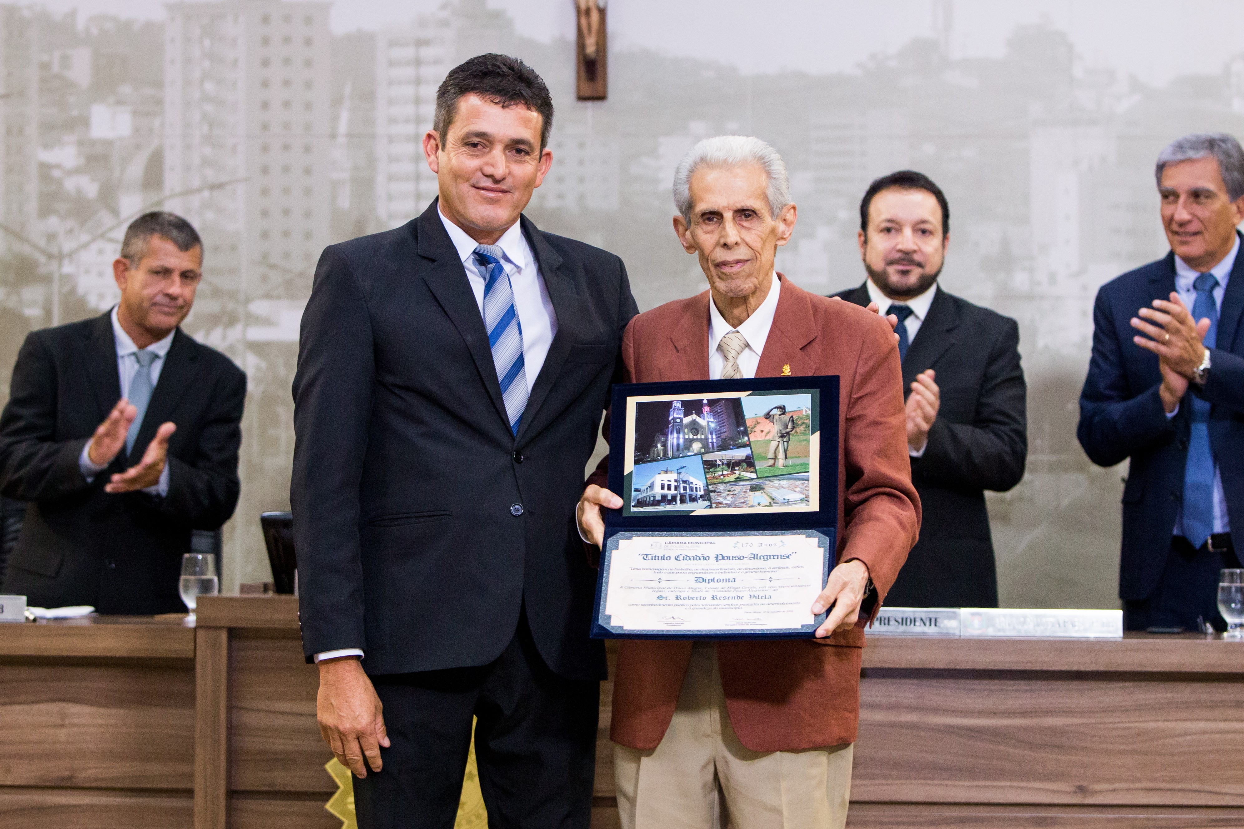 Imagem 10 da notícia: Sessão especial do Título de Cidadão condecora 18 personalidades e lança selo comemorativo dos 10 anos da Escola do Legislativo