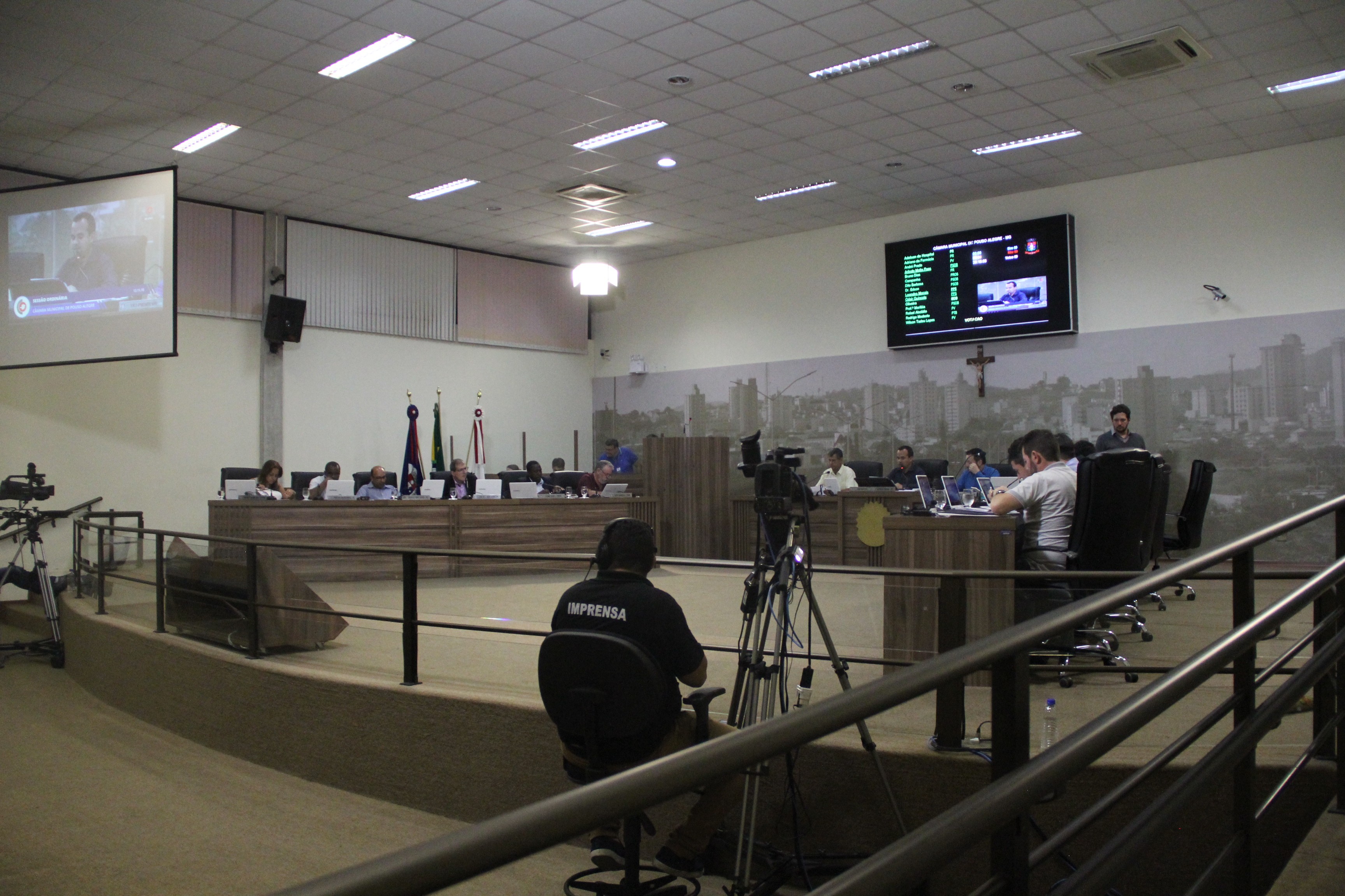 Imagem 1 da notícia: Vereadores aprovam em primeiro turno ampliação do prazo para resgate de veículos recolhidos por abandono