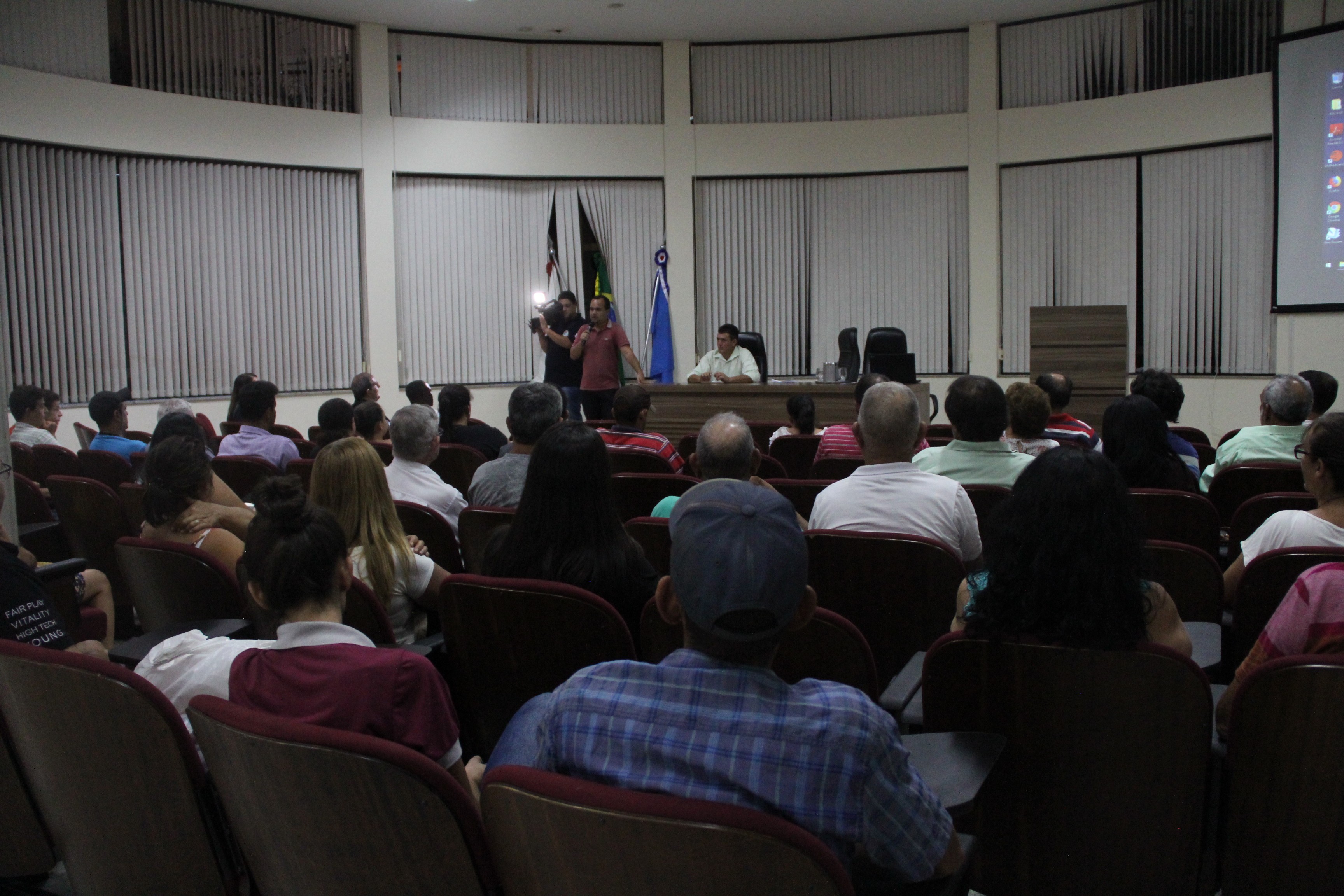 Imagem 1 da notícia: Feirantes e vereadores debatem melhorias para o setor