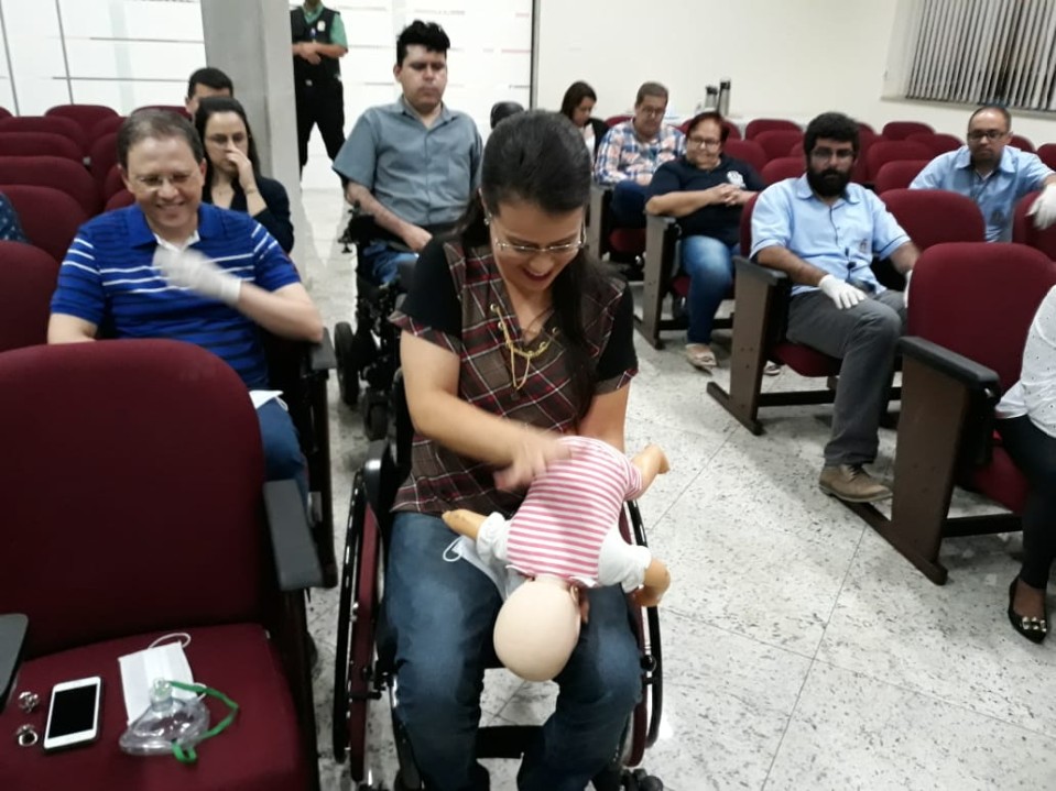 Imagem 5 da notícia: Servidores da Câmara participam de treinamento para prevenção de incêndio e primeiros socorros