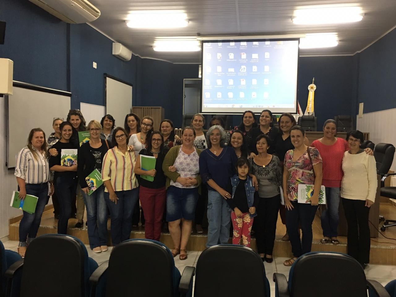 Imagem 1 da notícia: Cambuí implanta estudo da Constituição em Miúdos e professores recebem capacitação