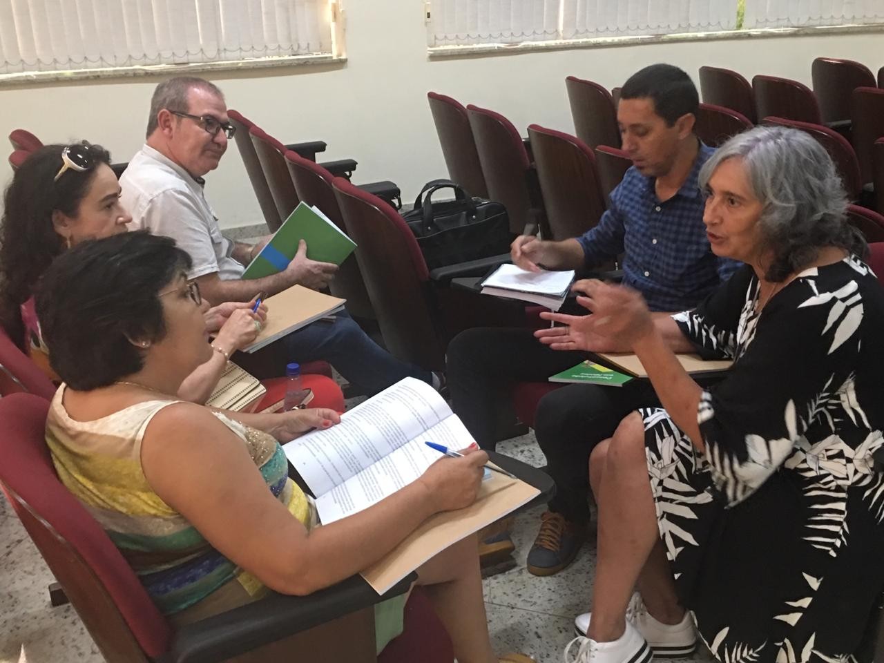 Imagem 4 da notícia: Escola do Legislativo realiza segunda etapa da capacitação para professores do 8º ano sobre o estudo da Constituição em Miúdos