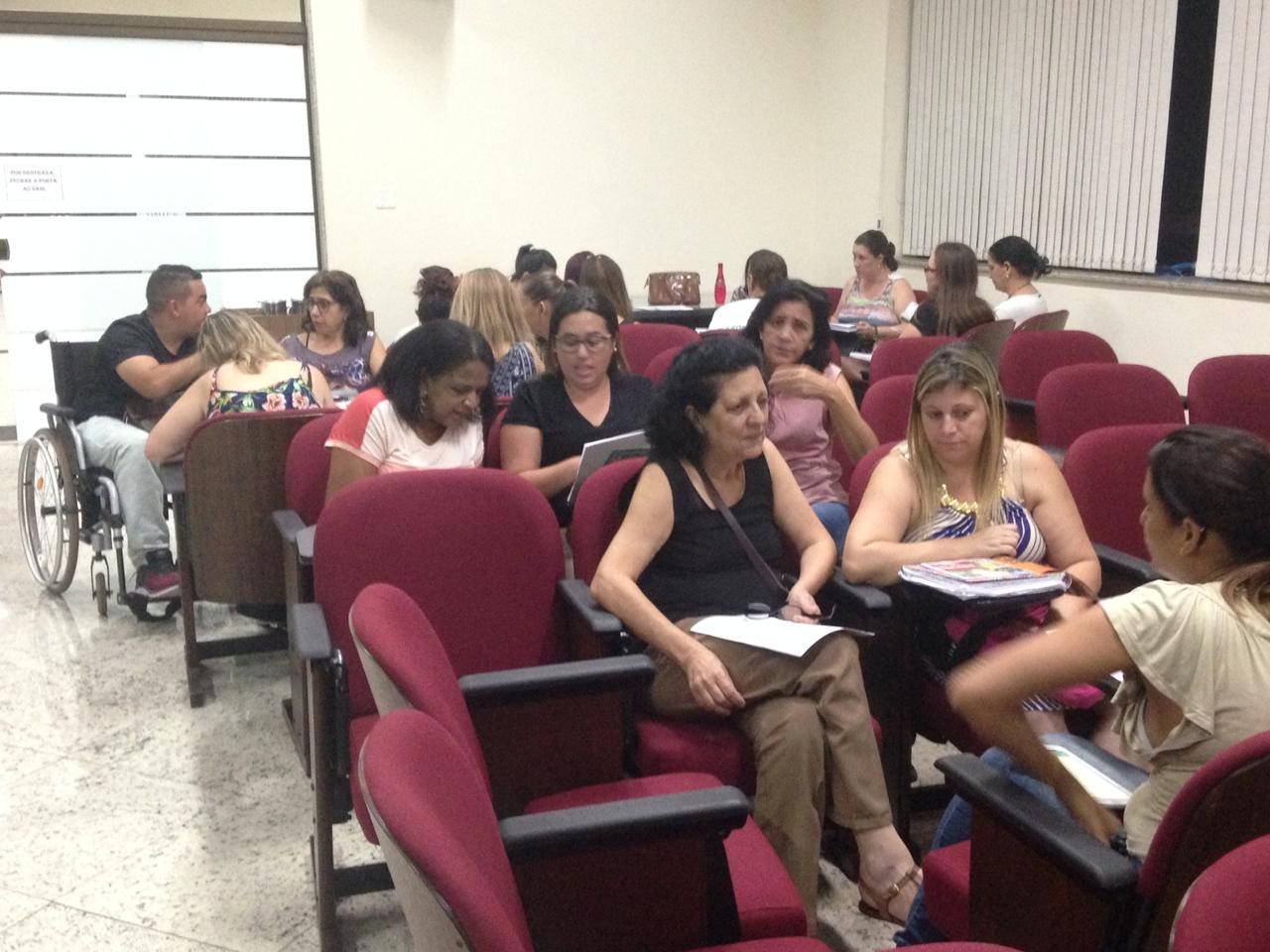 Imagem 2 da notícia: Professores do 4º ano do Ensino Fundamental I participam da segunda etapa da capacitação sobre o estudo da Constituição em Miúdos