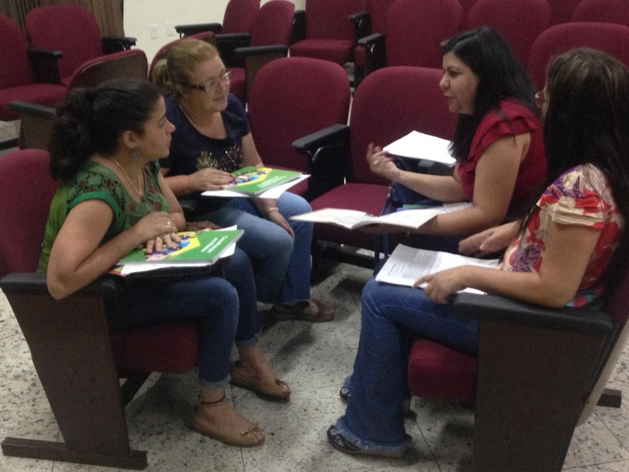 Imagem 4 da notícia: Professores do 4º ano do Ensino Fundamental I participam da segunda etapa da capacitação sobre o estudo da Constituição em Miúdos