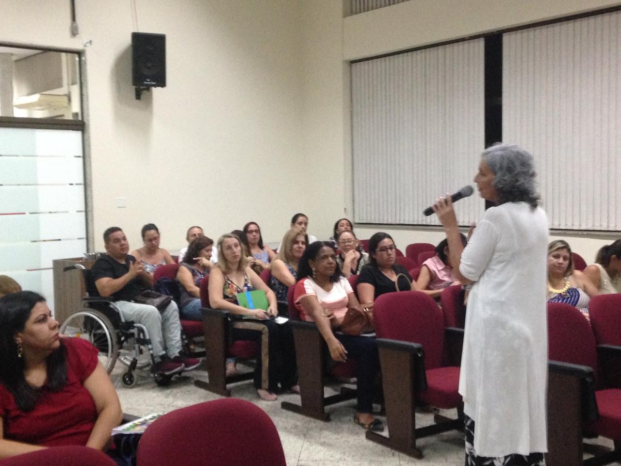Imagem 1 da notícia: Professores do 4º ano do Ensino Fundamental I participam da segunda etapa da capacitação sobre o estudo da Constituição em Miúdos